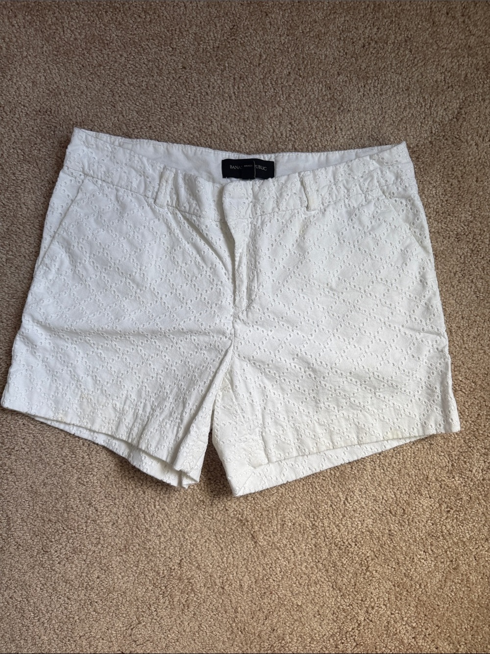Banana Republic White Eyelet Classic Tailored Cotton Shorts.  Size 2 Petite